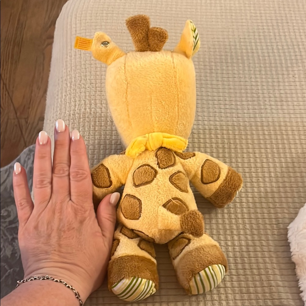 Steiff Charming Brown and Yellow Giraffe Plush Toy - Picture 4 of 4